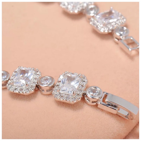 Swarovski Crystals Mia Gorgeous Bracelet - Picture 6 of 7